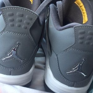 Jordan Shoes - Jordan Retro 4s 6.5 YOUTH fits size 8 in women’s. Jordan Shoes - Jordan Retro 4s 6.5 YOUTH fits size 8 in women’s.